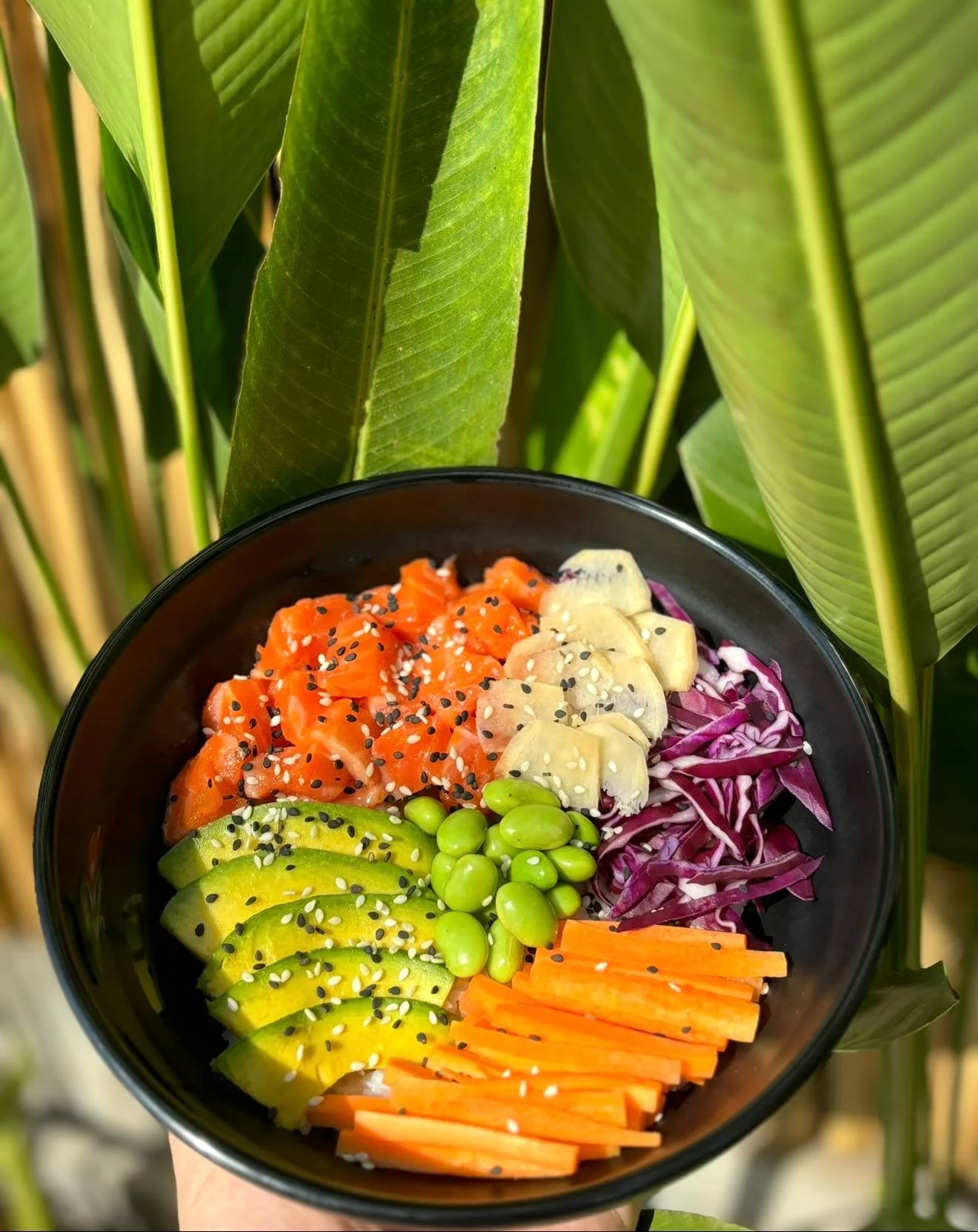 Vegan poke bowl with tofu and tropical fruits